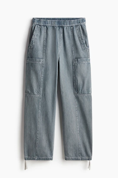 Loose Fit Cargo Jeans