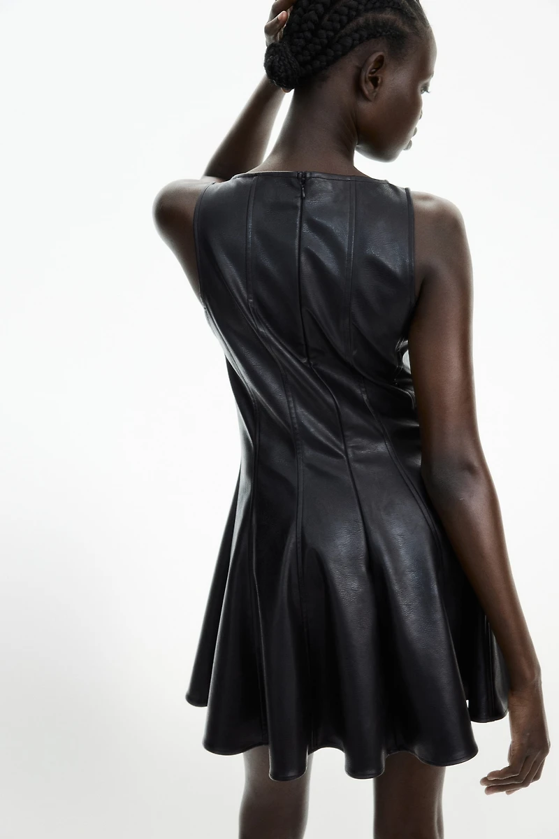 Robe en tissu enduit