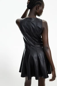 Robe en tissu enduit
