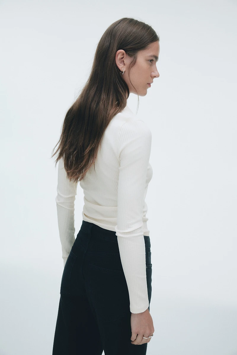Haut côtelé avec col