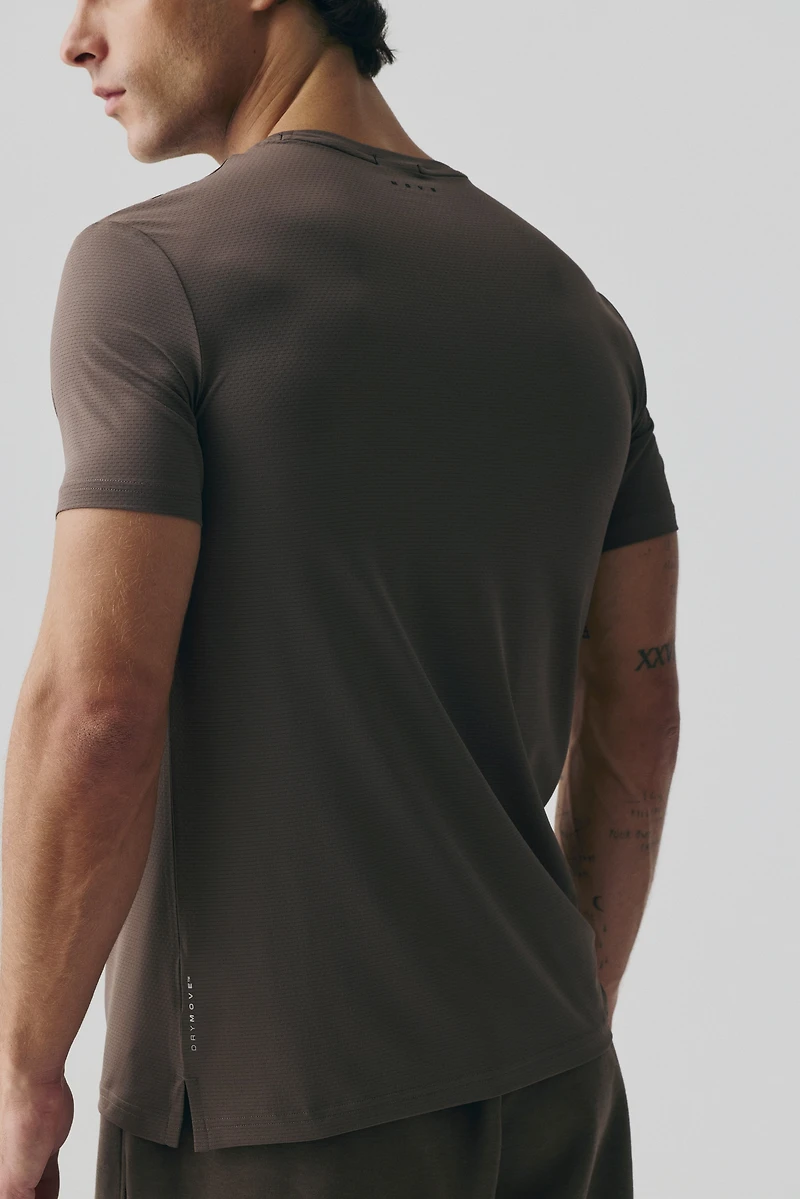 T-shirt sport épousant les muscles en DryMove™