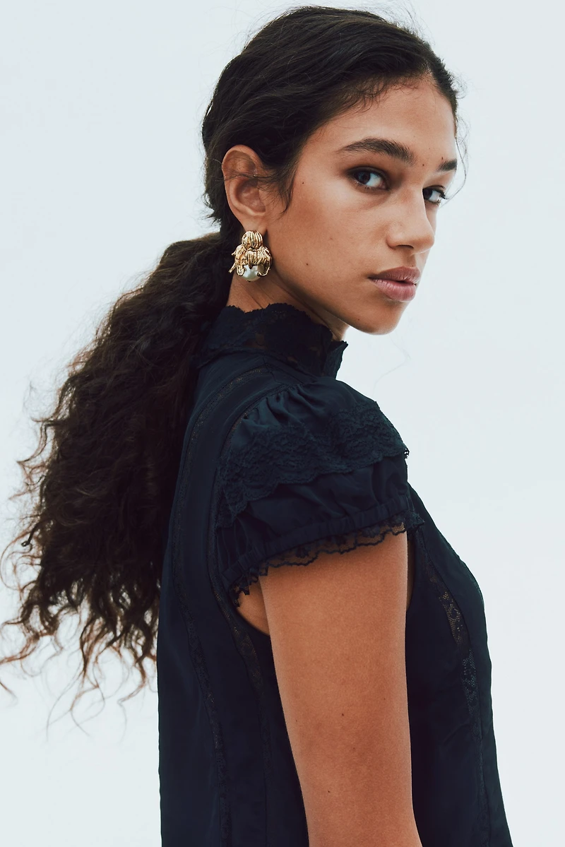 Blouse avec dentelle