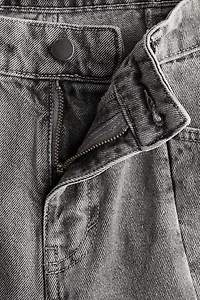 Jean avec fente en bas de jambe