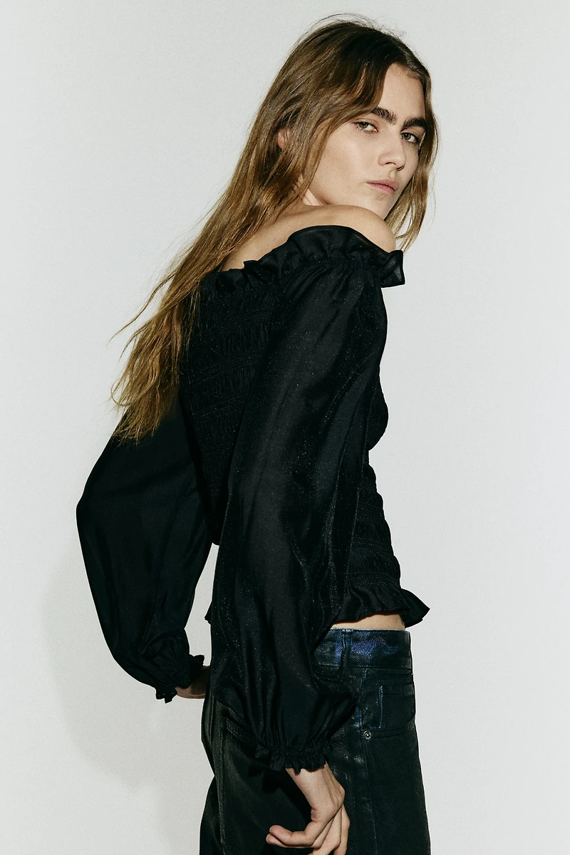 Blouse épaules nues smockée