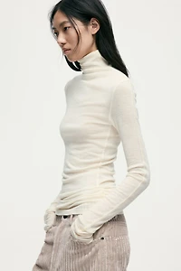 Haut à col roulé en laine