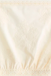 Robe à dos ouvert avec dentelle