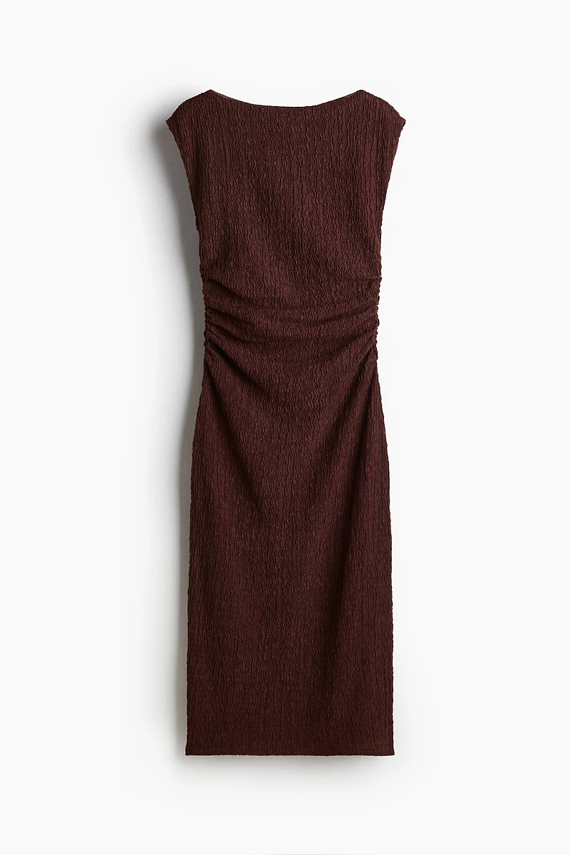 Robe moulante à effet drapé