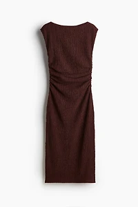 Robe moulante à effet drapé