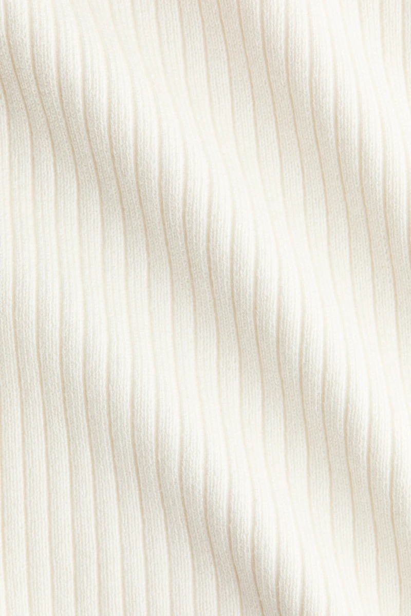 Haut en tricot côtelé avec col cheminée