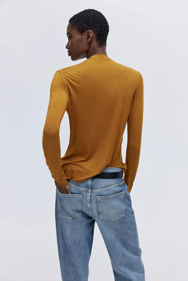 Haut à col cheminée