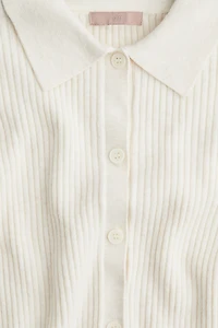 Gilet en tricot côtelé avec col