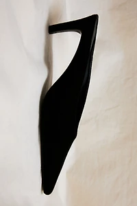 Mules à bout pointu en cuir velours