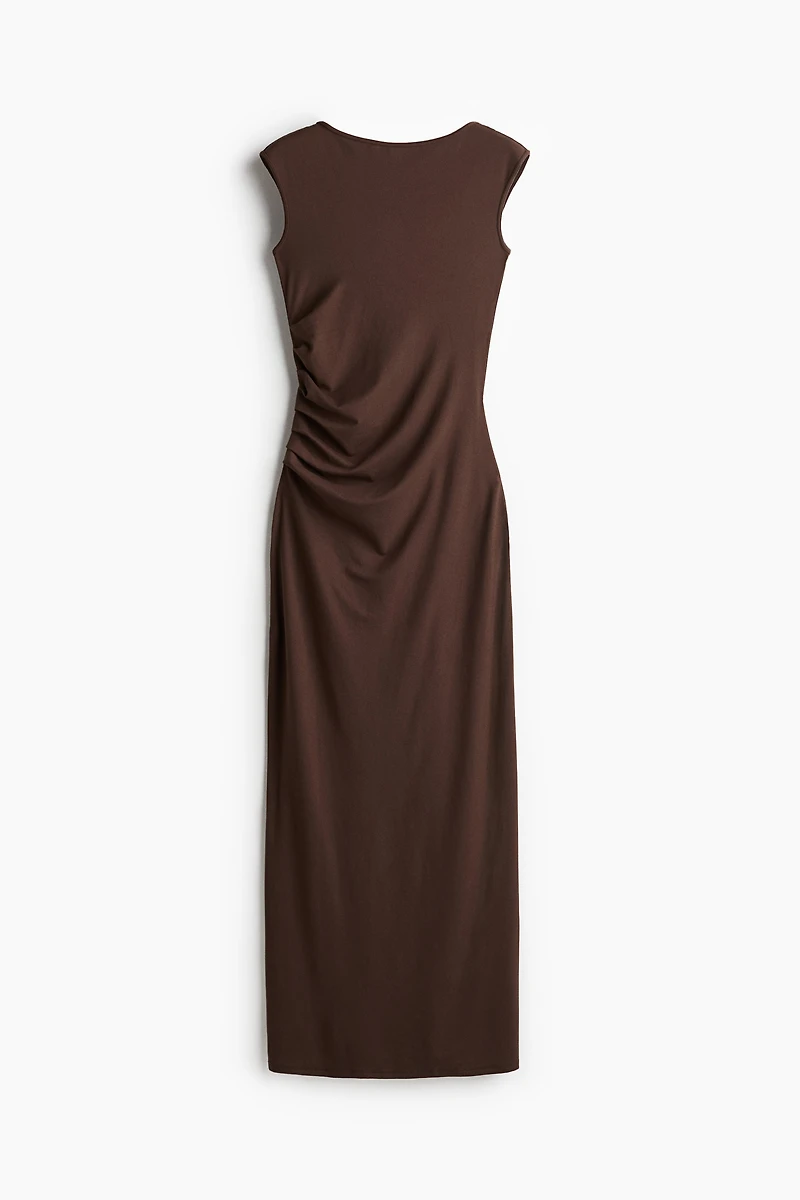 Robe moulante à effet drapé
