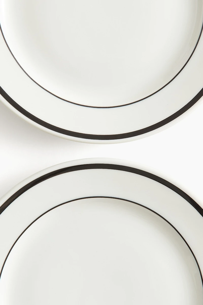 Lot de 2 assiettes moyennes en porcelaine