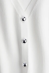 Chandail sans manches à boutons