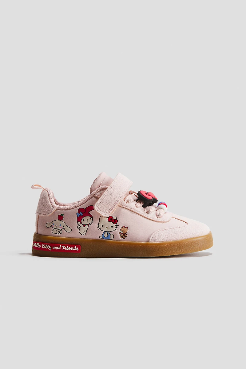Motif-Detail Sneakers