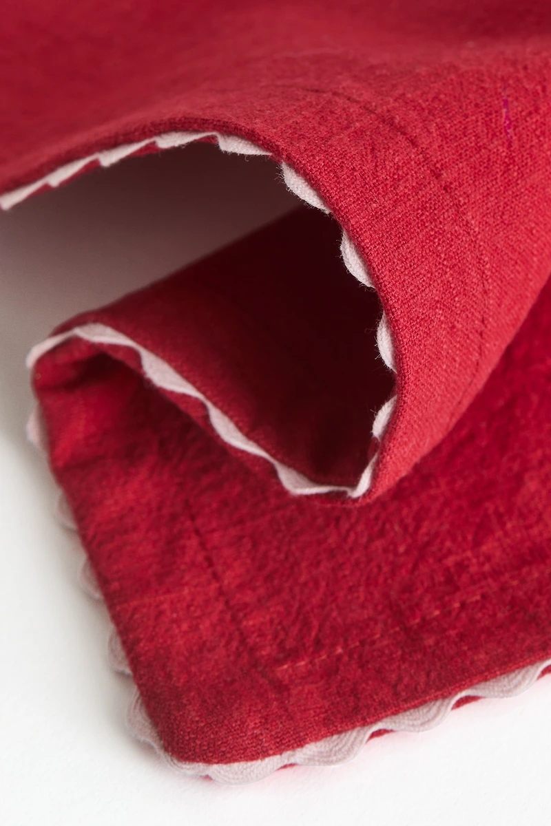 2-Pack Scalloped-Edge Placemats