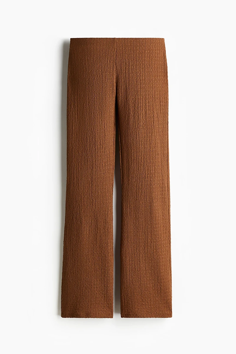 Pantalon évasé à effet froissé