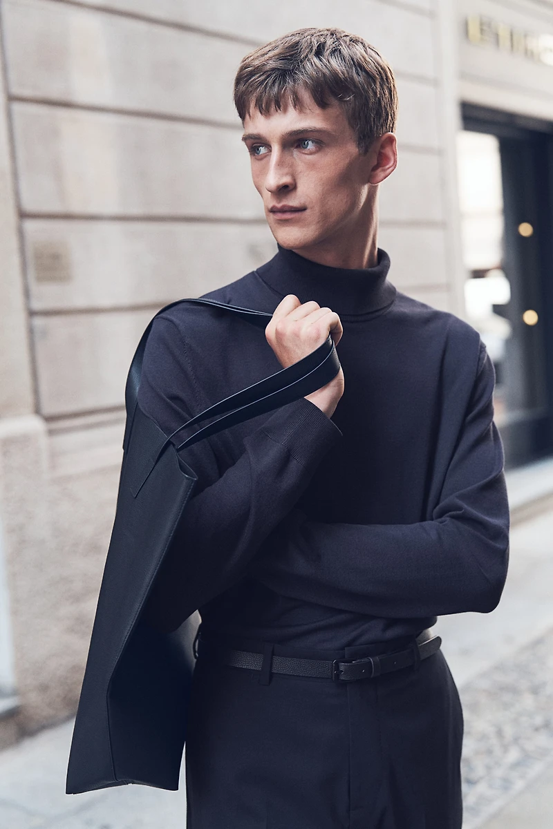 Slim Fit Fine-Knit Turtleneck Sweater