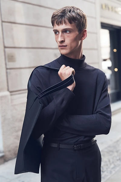 Slim Fit Fine-Knit Turtleneck Sweater