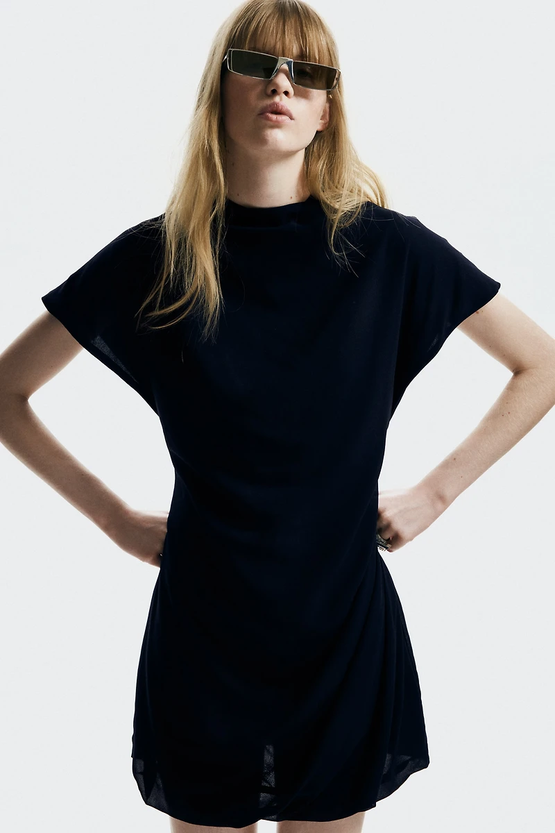 Robe à effet drapé col cheminée