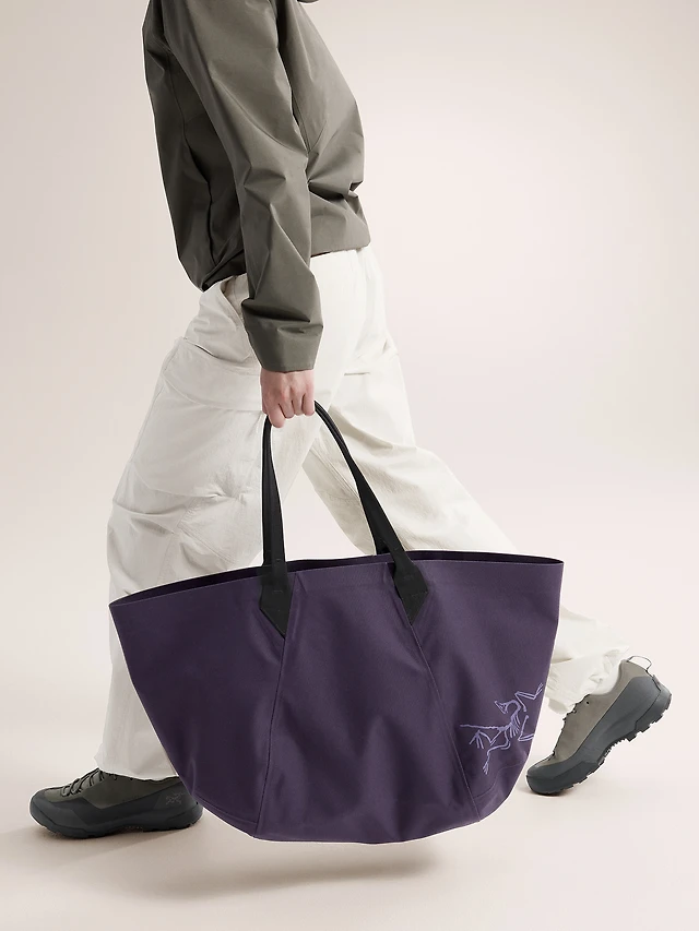 camp base duffel Medium in Summit Gold / TNF Black Farbe:RAL 7016 Saddle Angle Adjuster DECATHLON CMA CGM Multiple carrying options allow