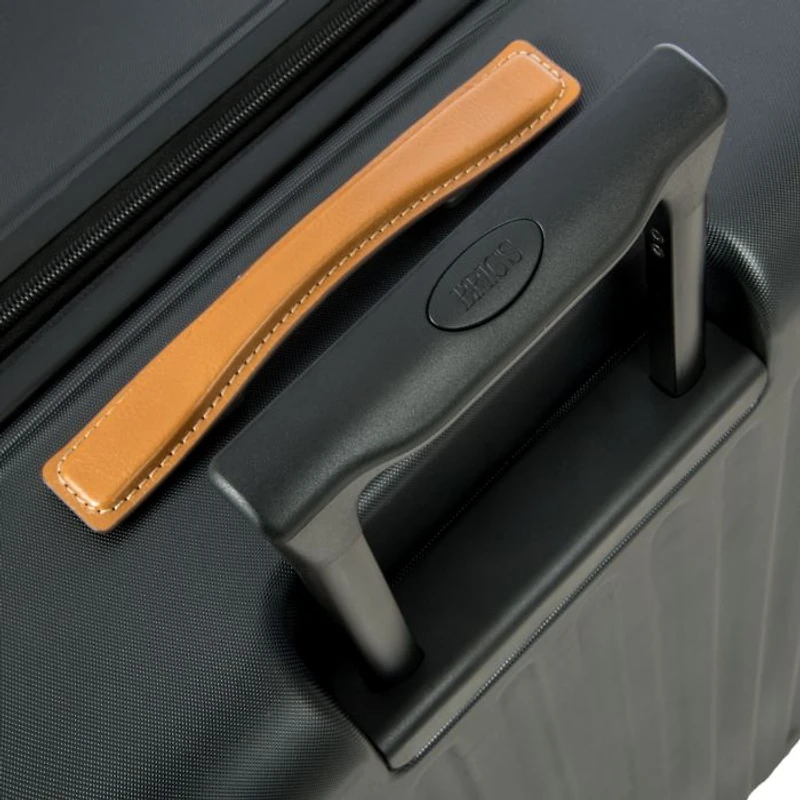 Capri 2.0 32" Expandable Spinner Suitcase