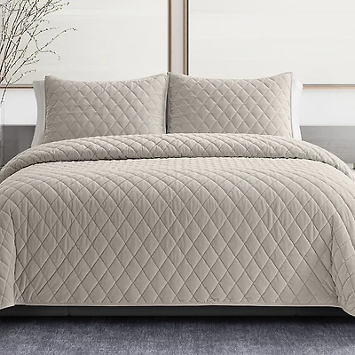 Vera Wang Diamond Velvet Quilt Set