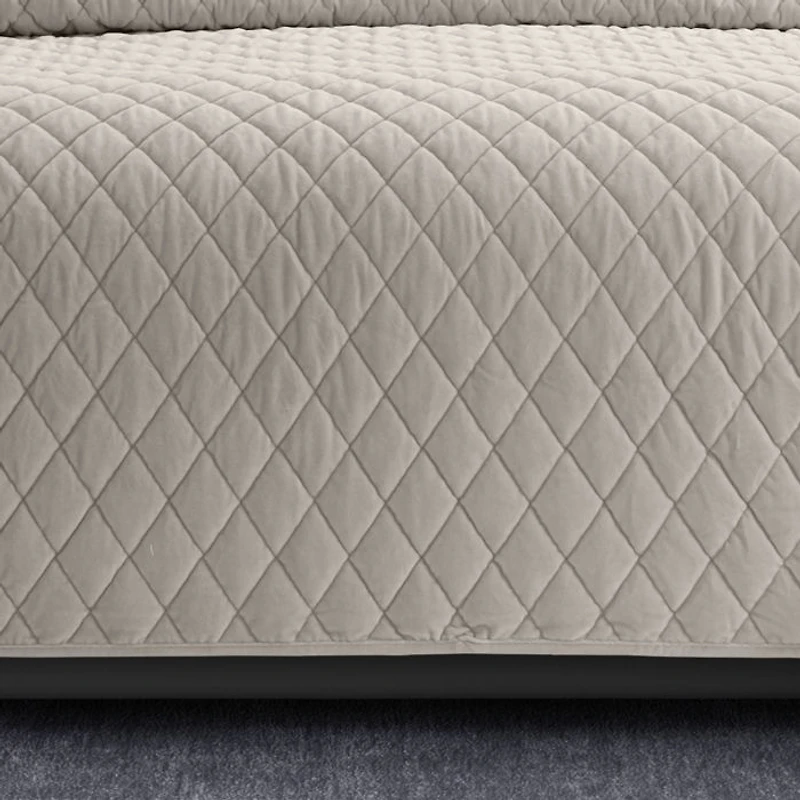 Diamond Velvet Quilt Set, King