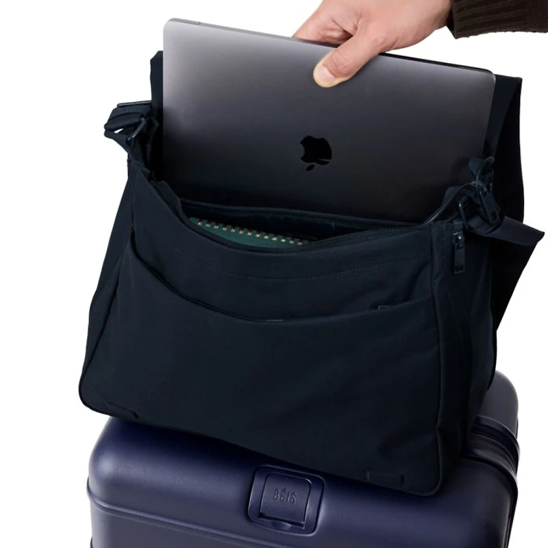 The Expandable Messenger Tote