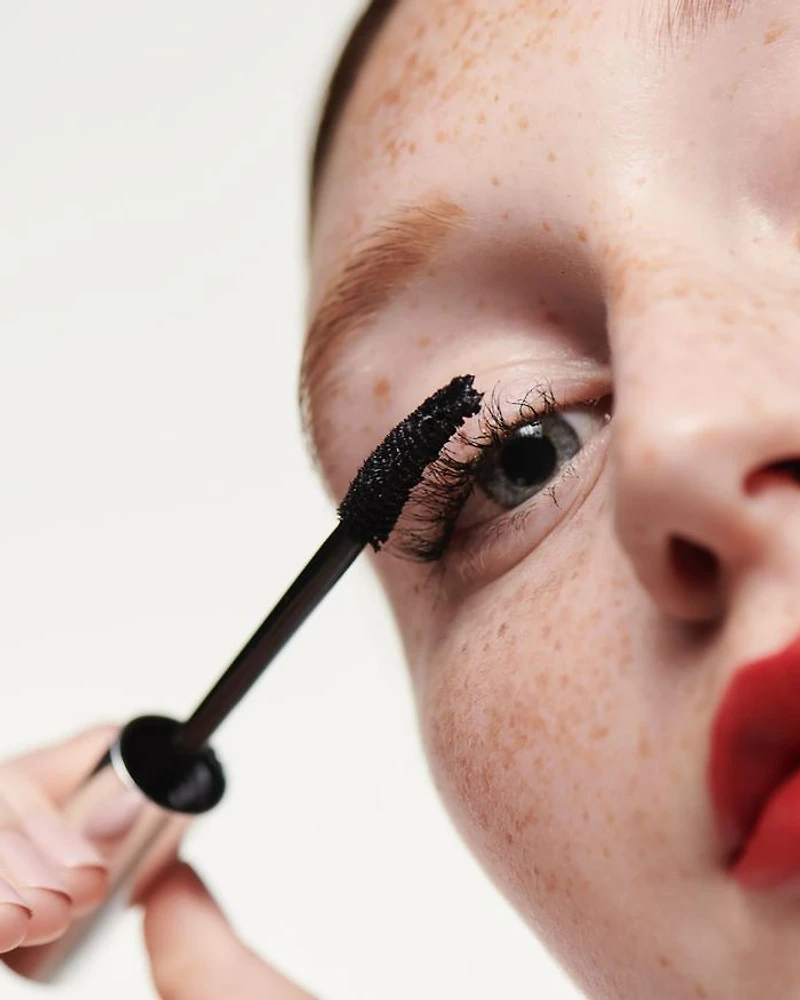 High Impact™ Zero Gravity Mascara