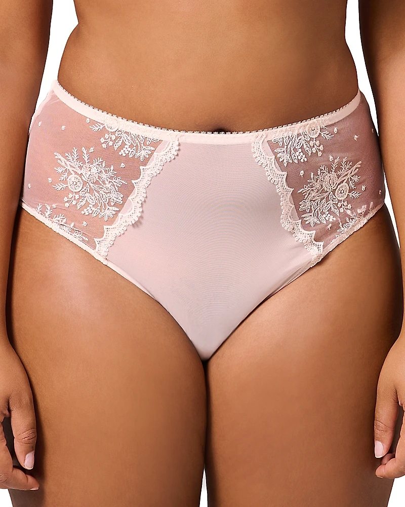 Simone Perele Intrigue Brief