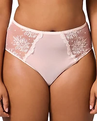 Simone Perele Intrigue Brief