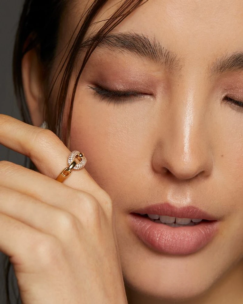 Alma Pavé Link Statement Ring