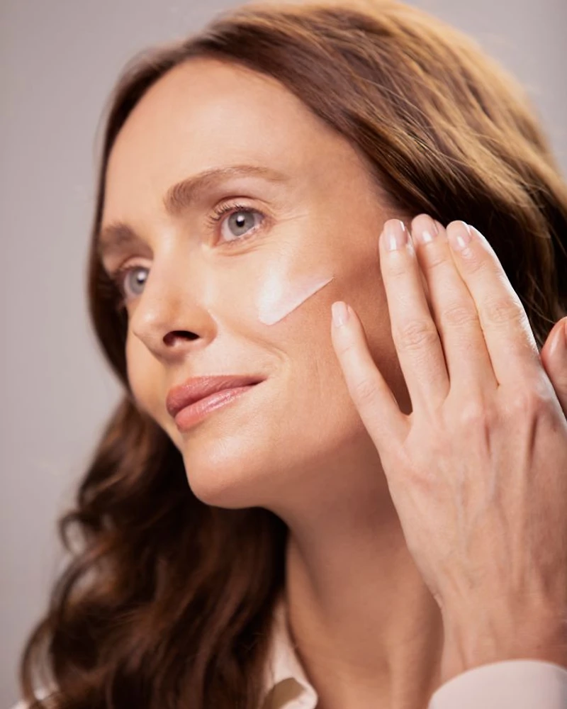 Sisleÿa L'Intégral Anti-Age Radiance Anti-Dark Spot Serum 1 oz.