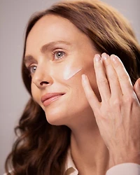 Sisleÿa L'Intégral Anti-Age Radiance Anti-Dark Spot Serum 1 oz.
