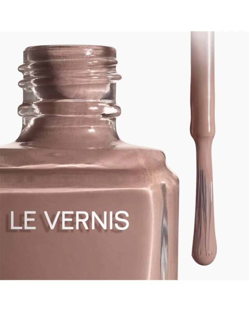 LE VERNIS