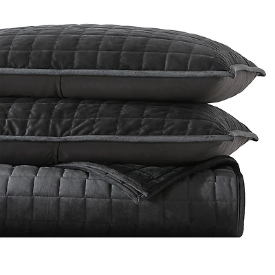 Vera Wang Diamond Velvet Black Quilt Set