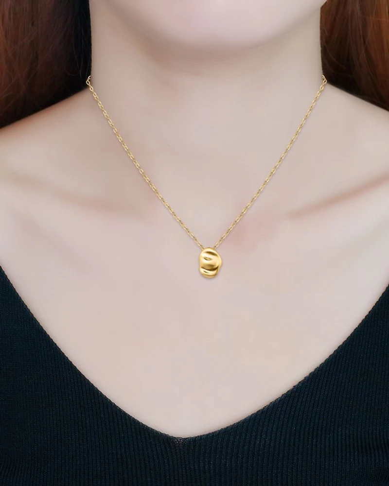 Sculptured Oval Pendant Necklace