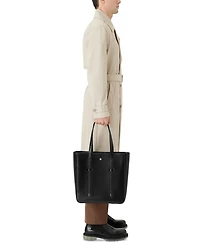 Meisterstück Tote, Medium