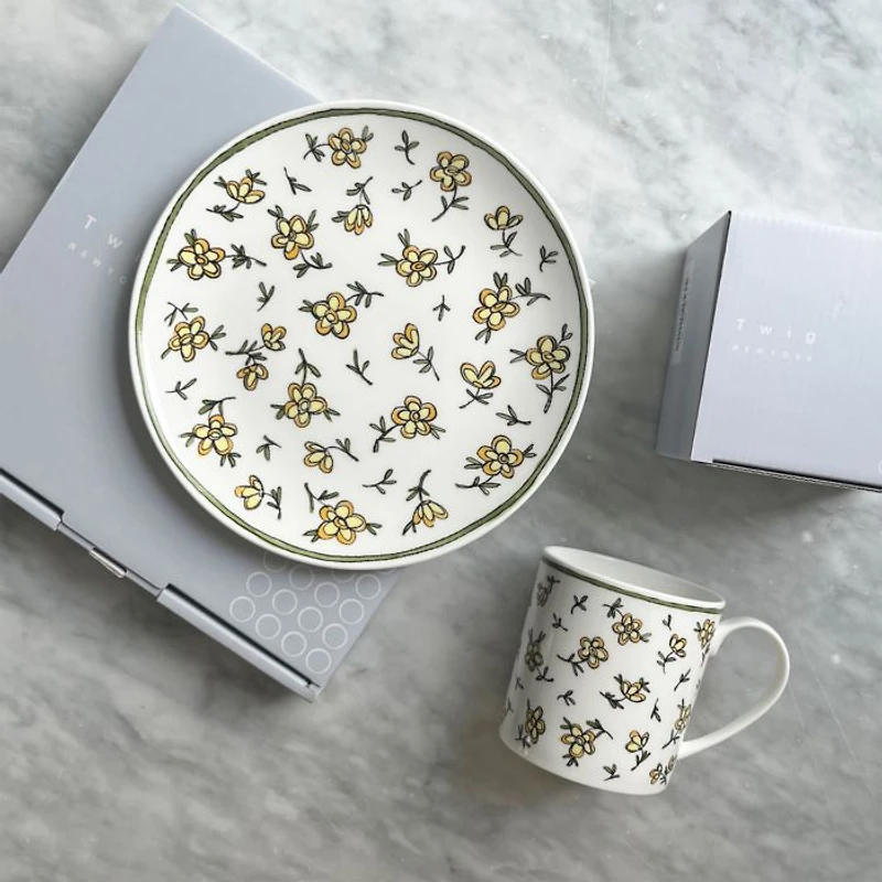 H. Daisy Chain Mug