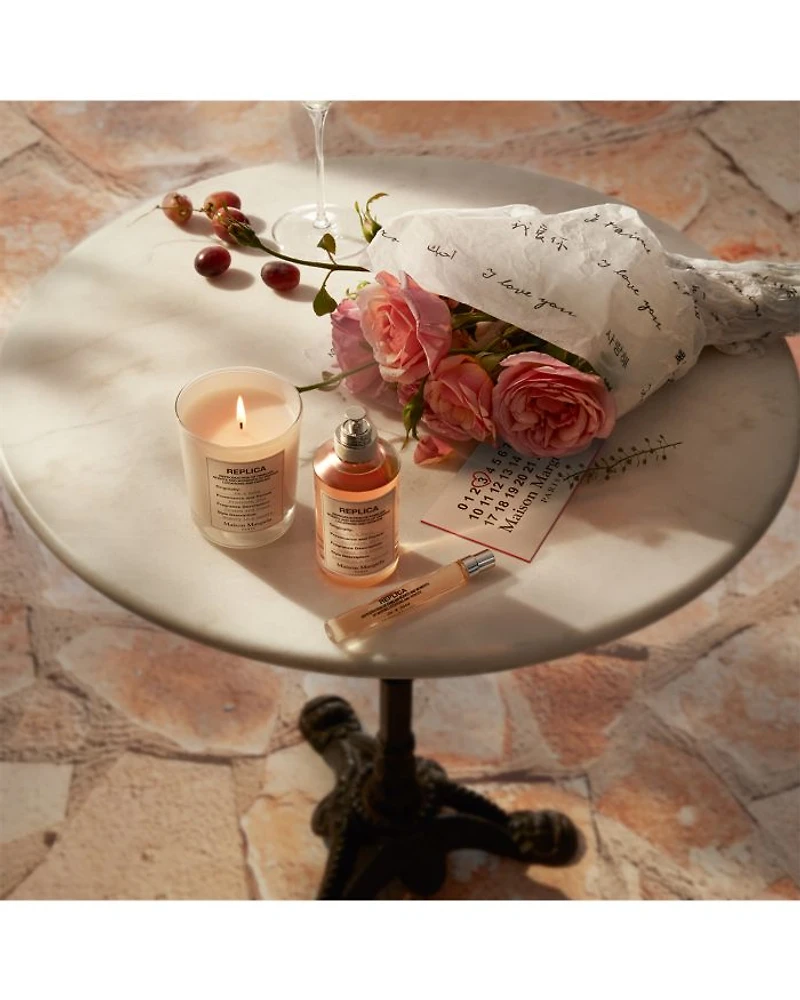 Replica On a Date Scented Candle 5.8 oz.
