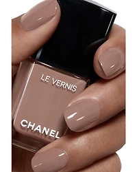 LE VERNIS