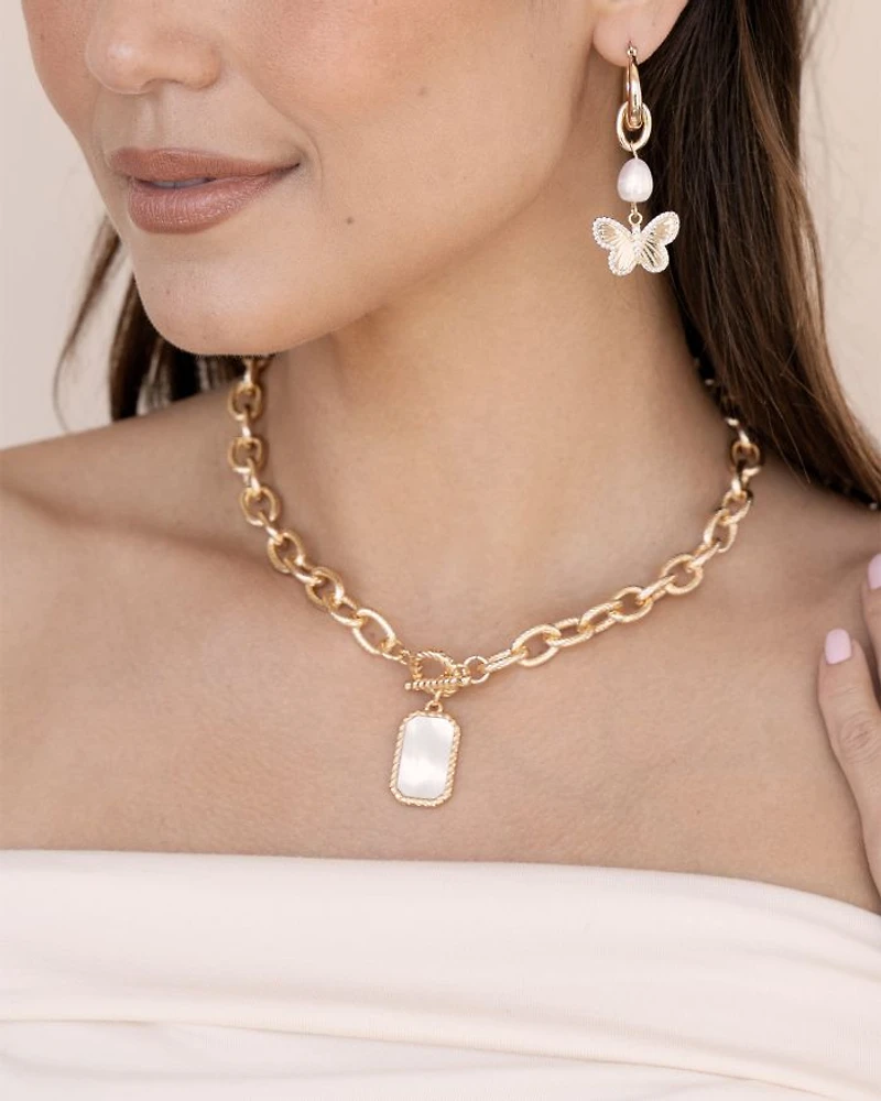 Mother Of Pearl Chain Link Pendant Necklace in 18K Gold Plated, 17"