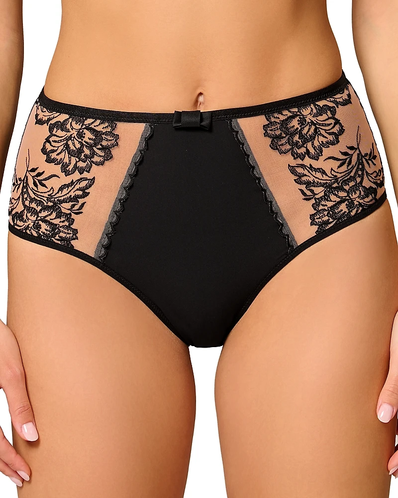 Simone Perele Romance Brief