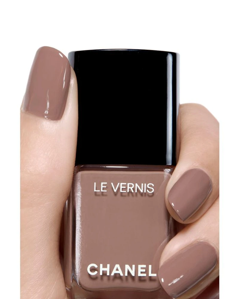 LE VERNIS