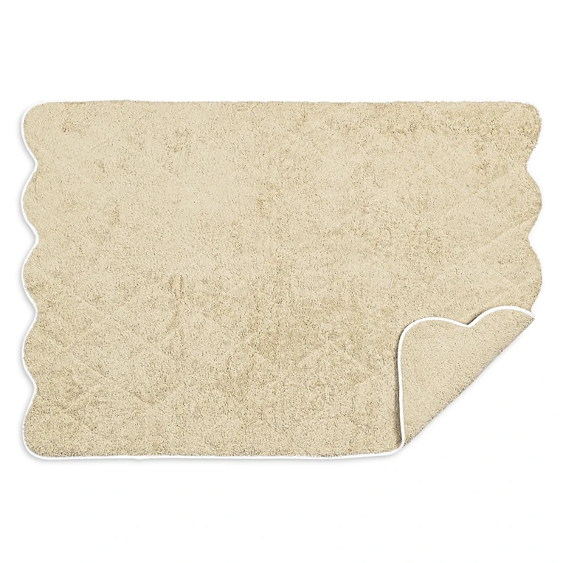 Matouk Cairo Scallop Quilted Mat