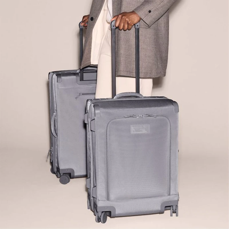 Sydney 28.5" Checked Rolling Suitcase