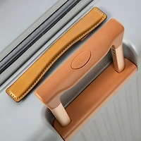 Capri 2.0 32" Expandable Spinner Suitcase