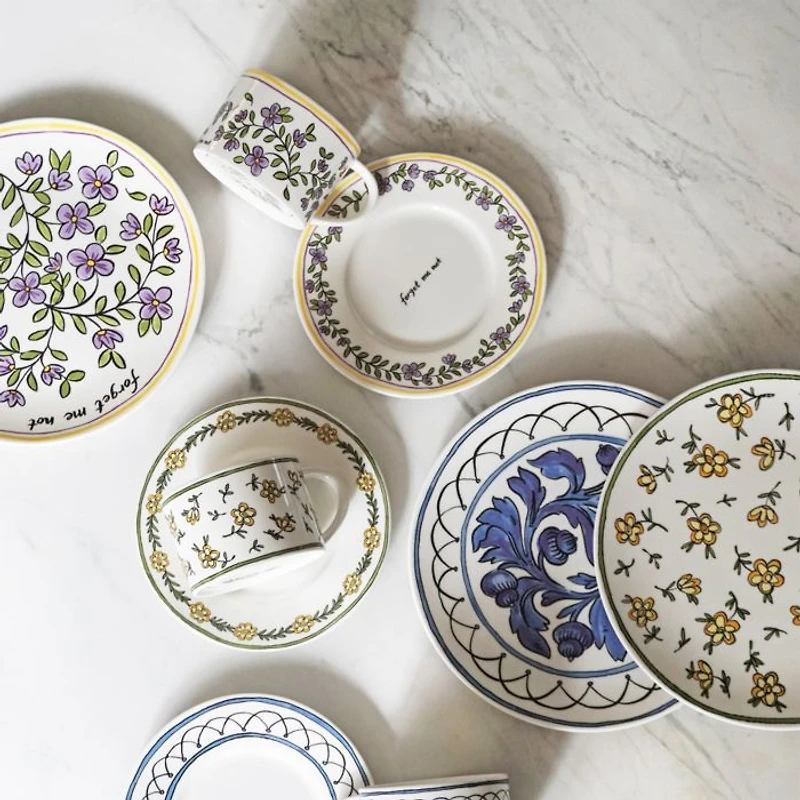 H. Daisy Chain 8" Salad Dessert Plate